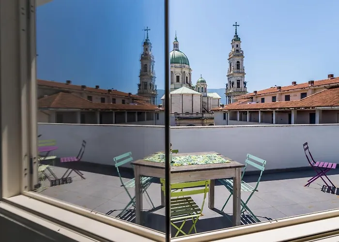 לינה וארוחת בוקר Flamingo 4*