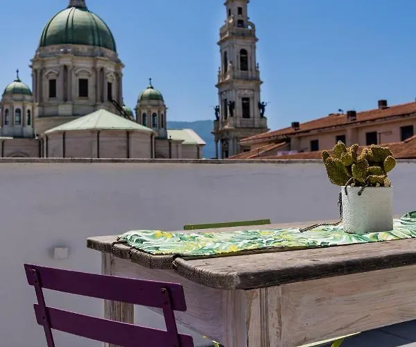 Flamingo לינה וארוחת בוקר פומפיי