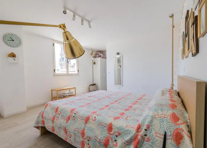 לינה וארוחת בוקר Flamingo 4*