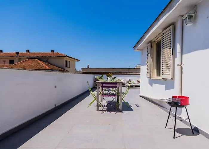 Flamingo לינה וארוחת בוקר 4*