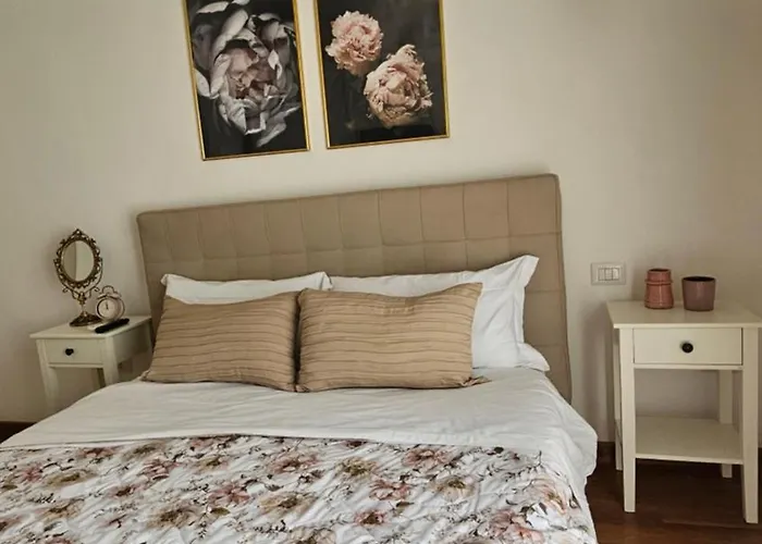 Flamingo לינה וארוחת בוקר 4*