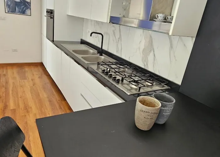 Flamingo לינה וארוחת בוקר 4*