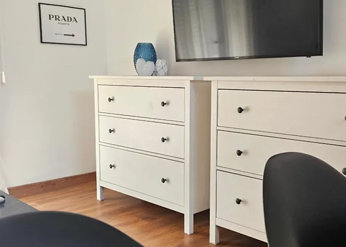 לינה וארוחת בוקר Flamingo 4*